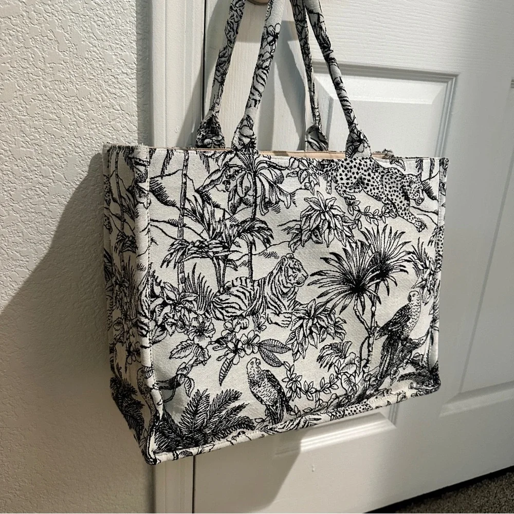 H&M Jacquard Tote in Jungle Print Bloggers Favorite - Picture 3 of 10